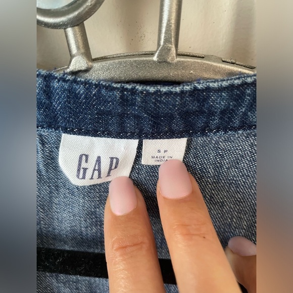 Gap size small jean asztec top ptp 18” - Picture 6 of 11